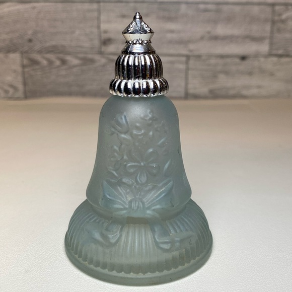 Vintage Avon Joyous Bell Charisma Cologne Decor Bottle
{Empty} - Picture 1 of 7
